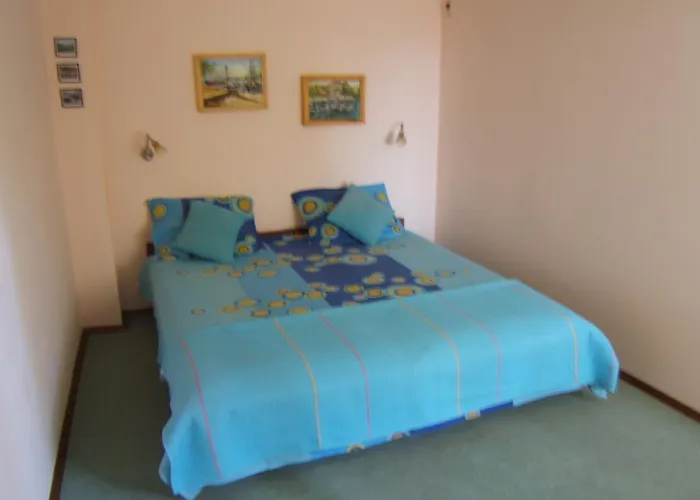 Regina's Guest house 3*