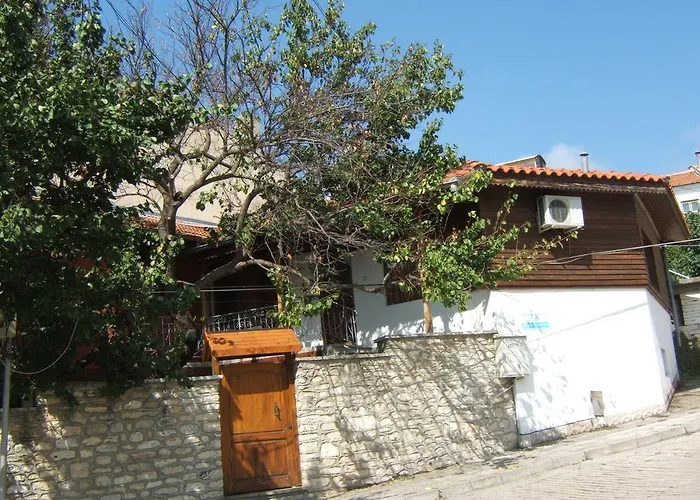 Regina's Guest house 3*